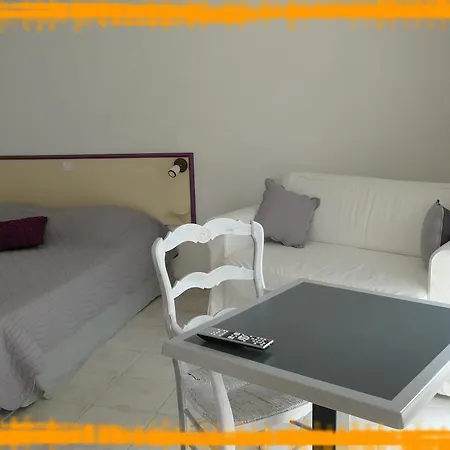 De La Couronne Hotell Lablachère