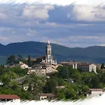 Отель De La Couronne 2*