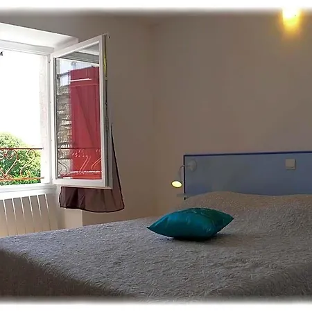 Hotel De La Couronne 2*