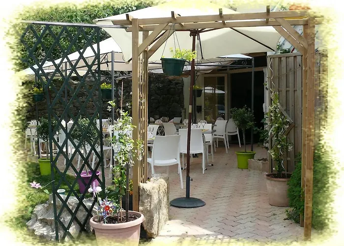 Hotel De La Couronne 2*